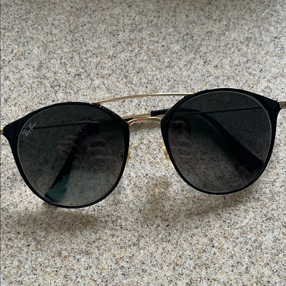 Ray-Ban Classic Black and Gold Sunglasses - UNISEX